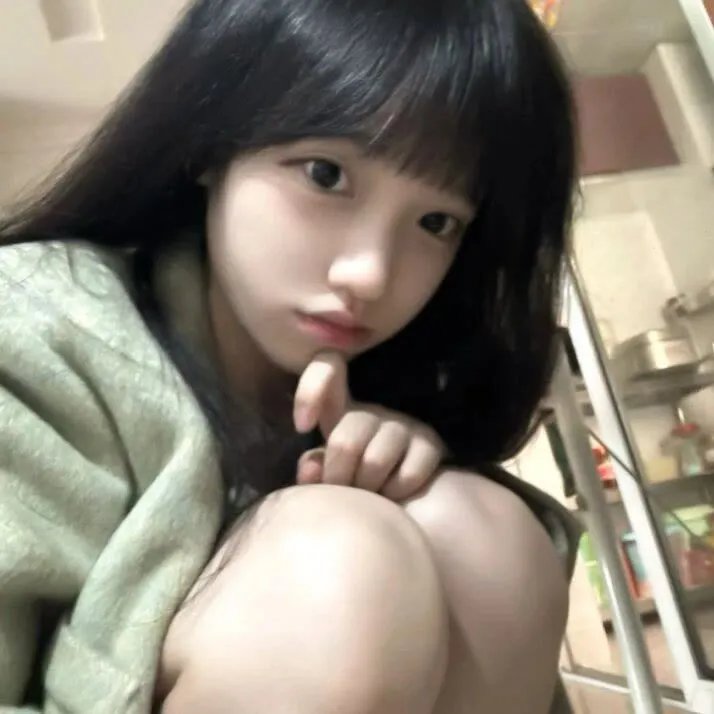 院子里的女人